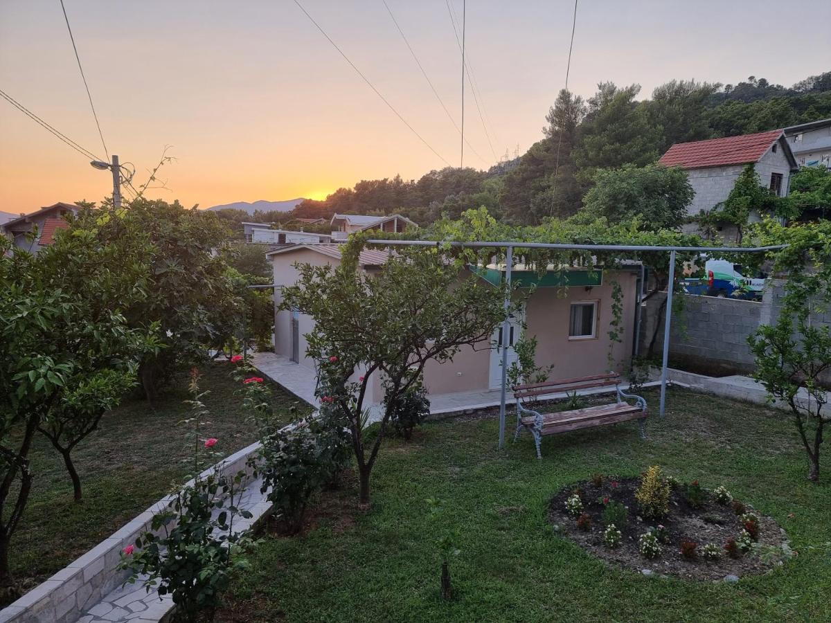 Guest House Ivana Tivat Exterior foto
